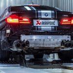 Akrapovic Komplettanlage Evolution Line (Titanium) nach Kat inkl. Carbon Endrohre passend für BMW M5 F90