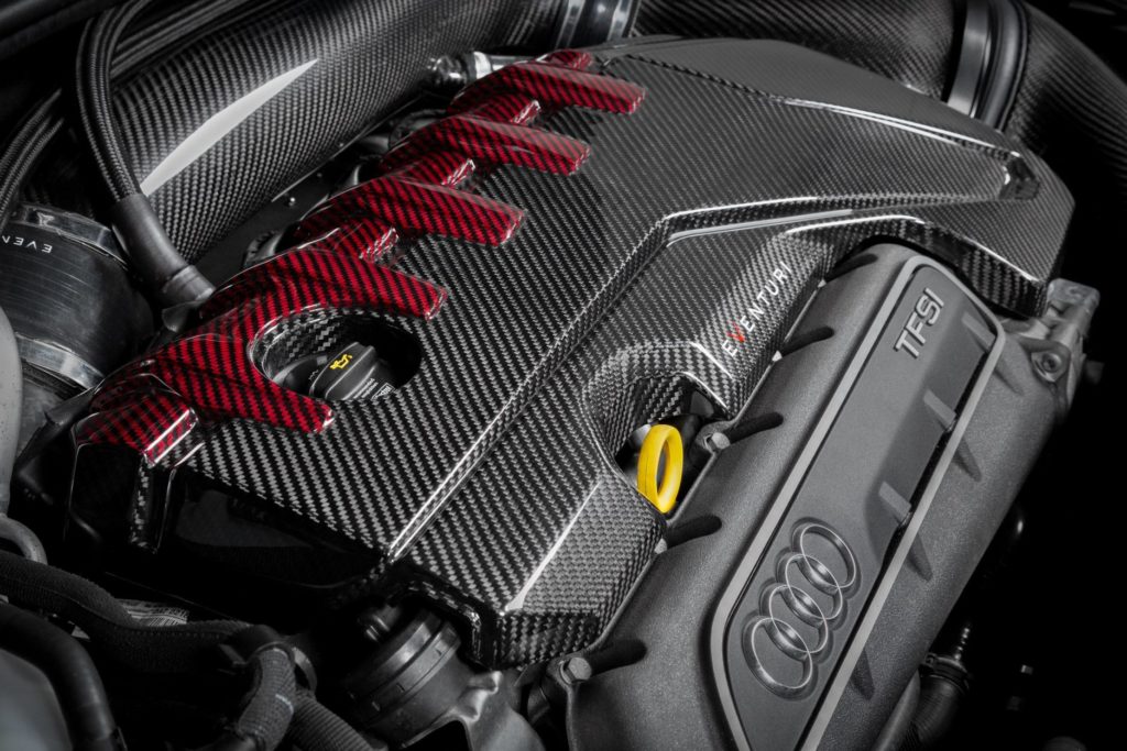 RS3_engine_cover_4_47240_2048x1365